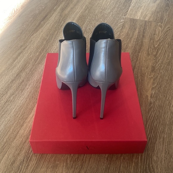 Saint Laurent Leather Ankle Boots 39.5 Authentic - Picture 3 of 10